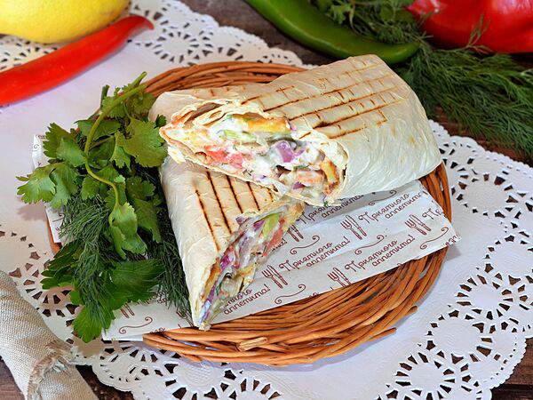 Донер кебаб - Шаурма с курицей в обычном лаваше