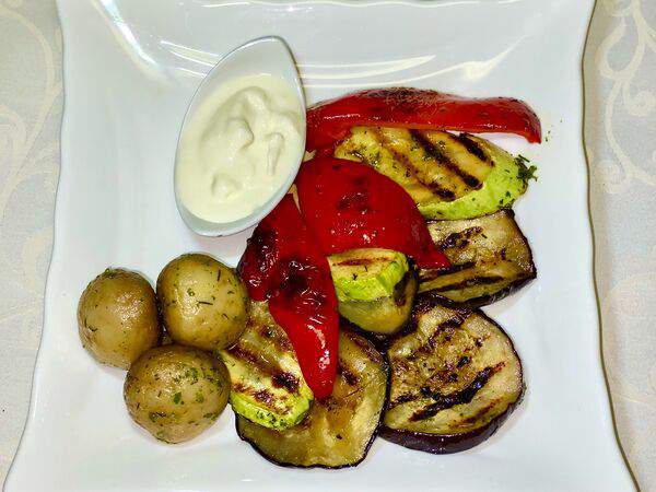 Кадриль - Овощи гриль с сырным соусом