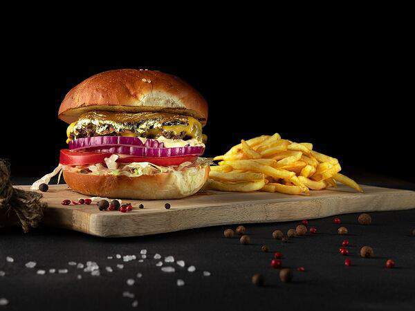 Yeye Burger & Doner - Золотой бургер