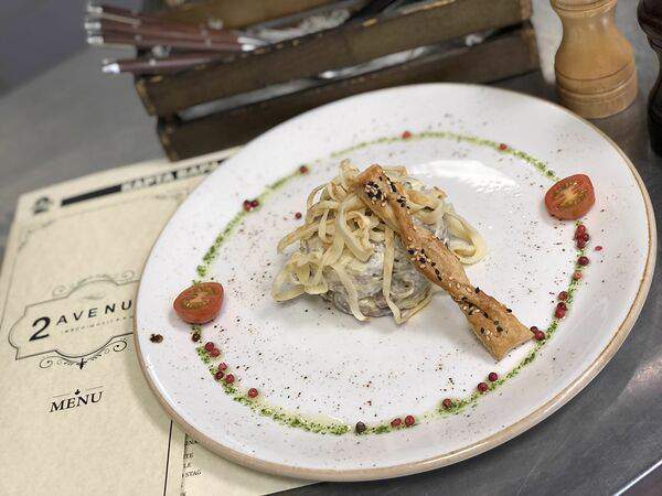 Ресторан 2Avenue - Салат из говяжьего языка с гриссини