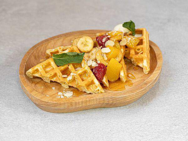 Sample Coffee - Бельгийские вафли с фруктами