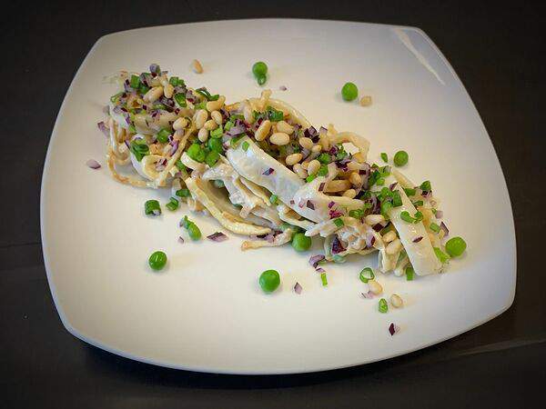 Fish & Grill - Салат с кальмаром и кедровым орехом