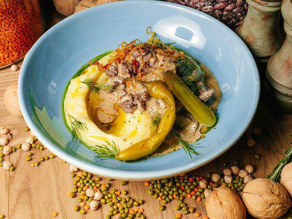 Южанин - Бефстроганов с пюре и бочковыми огурцами