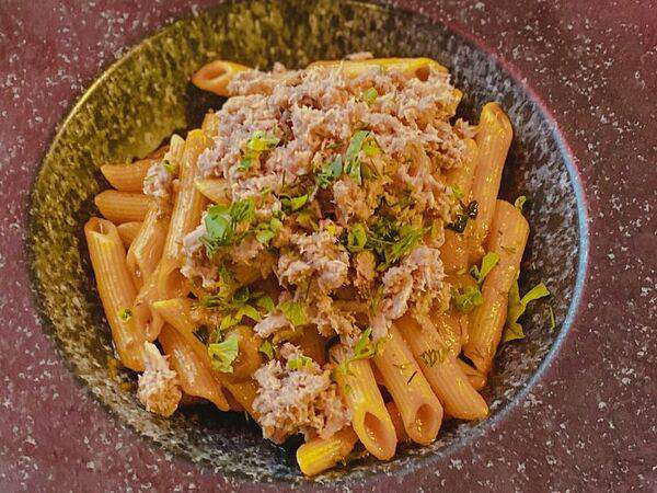 Ресторан 101 - Паста с консервированным тунцом