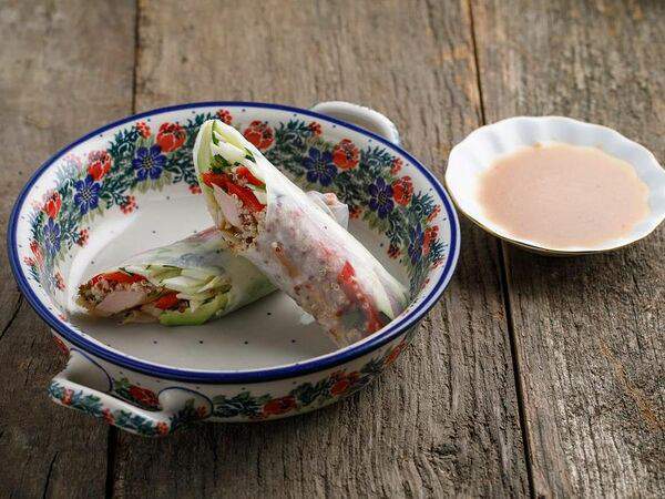Ресторан Каре - Ролл из курицы и киноа в рисовой бумаге