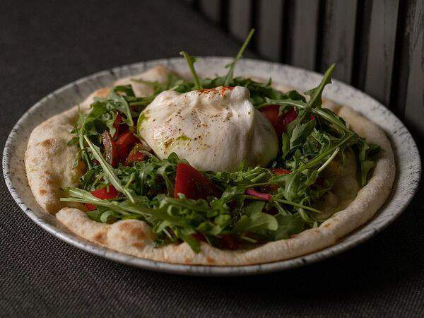 Сыроварня Чизерия - Фокачча с бурратой и томатами