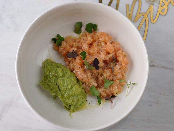 Bisou Bisou Bistro - Тартар из лосося