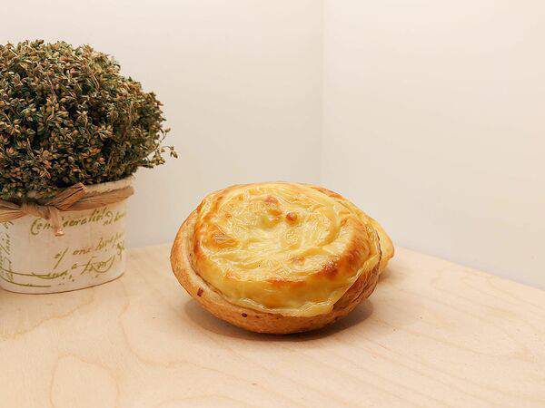 Бриошь пекарня - Улитка с сыром (моцарелла, Гауда)