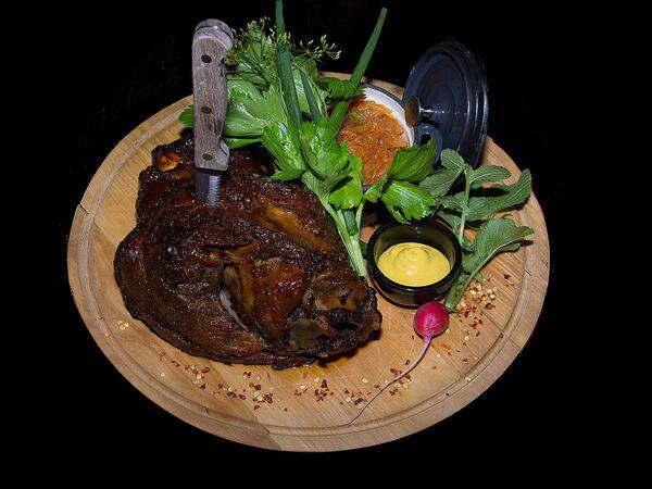 Хата - Рулька свиная в цитрусовой глазури