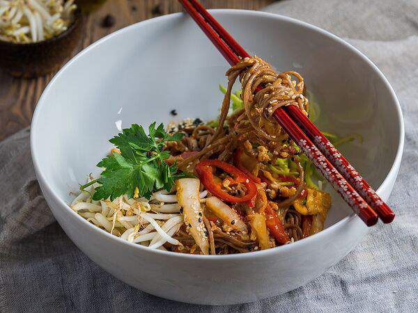 Куда? В гастролеры! - Вок гречневая лапша с овощами