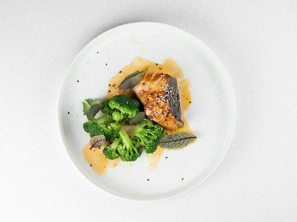 Eat fresh - Филе лосося на гриле с брокколи