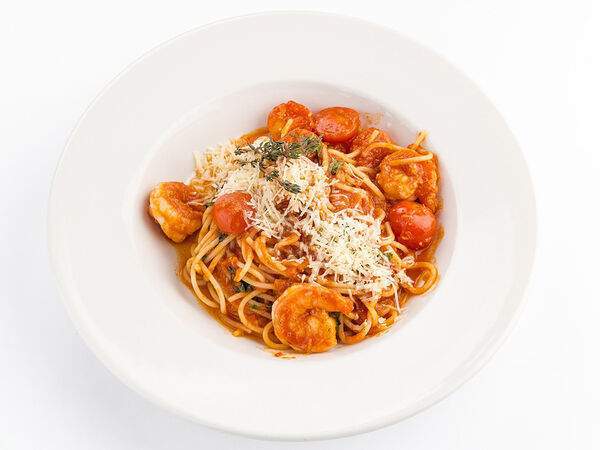 Udcкафе Upside Down Cake - Спагетти в томатном соусе с креветками