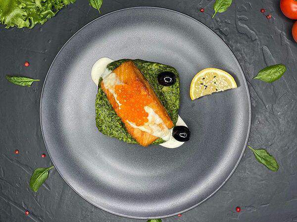 Lenkoff - Лосось на шпинатной подушке