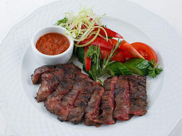 Верещагин - Стейк мясника со свежими овощами