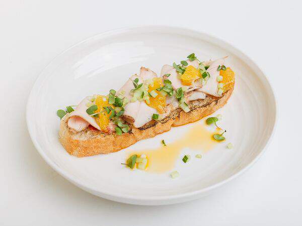 Глупый француз - Брускетта с вяленой индейкой