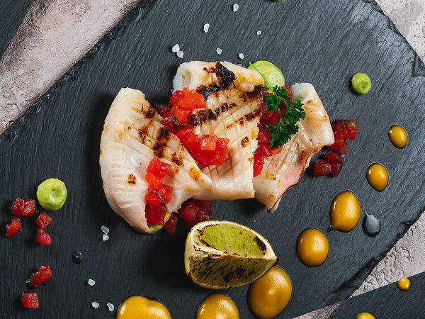 Кайфын - Кальмар на гриле, фаршированный сырами