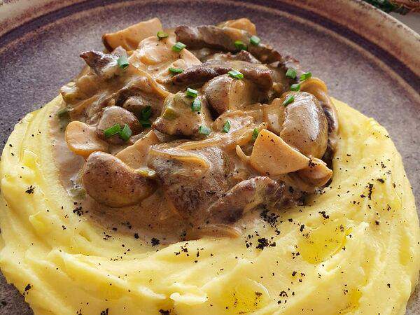 Белый берег - Бефстроганов из говядины с грибами