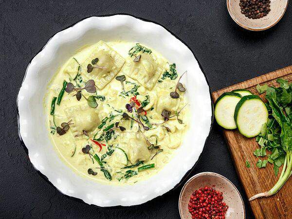 Паста-Паста - Равиоли с курицей и соусом шафран