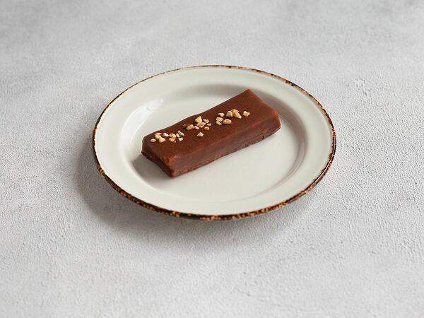 Корж - Батончик Сникерс в темном шоколаде