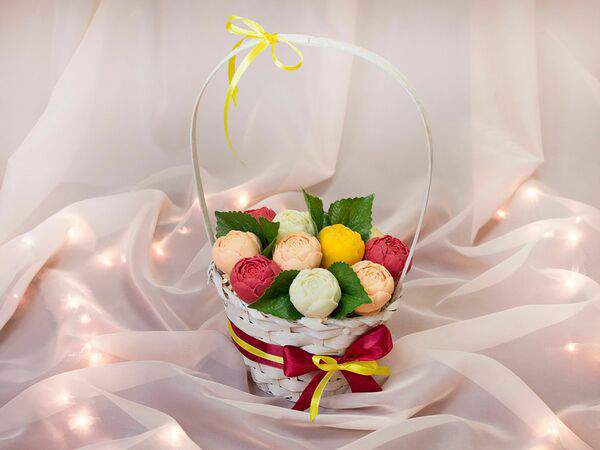 F.Lovers - Ассорти 11 пионов в корзинке