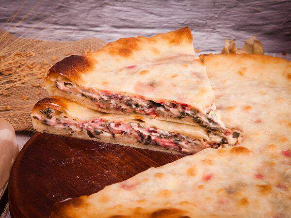 Осетинские пироги и пицца - Пирог с капустой, яйцом и жареным луком