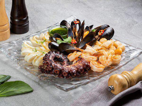 Alibi - Большая тарелка морепродуктов с гриля