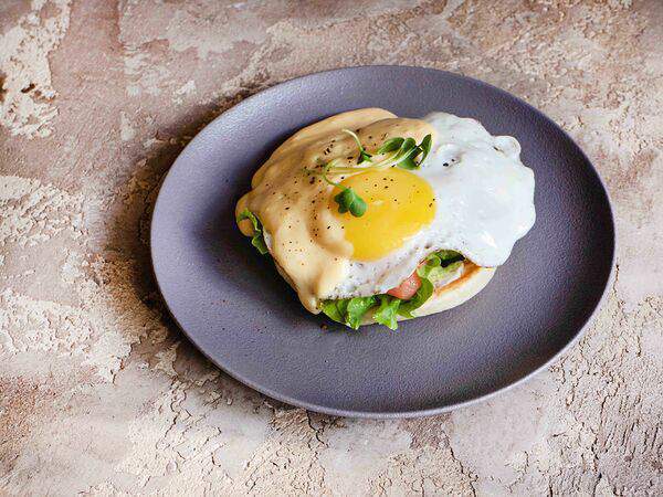 Тепло на Авроре - Оладушек с лососем и яйцом