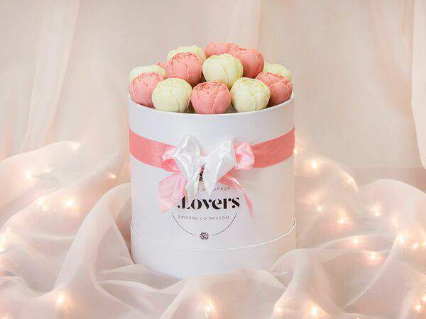 F.Lovers - Ассорти Вдохновение из 15 пионов в шляпной коробке