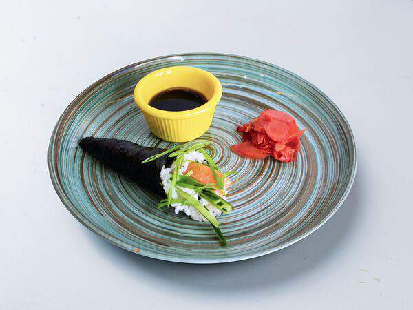 More Poke - Ролл Темаки с копчёным лососем