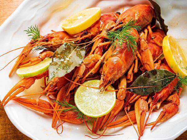 Гости рестопаб - Вареные c душистым перцем, лавровым листом и укропом