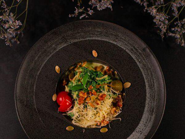 Multibar Neon - Пенне со шпинатом и грецким орехом