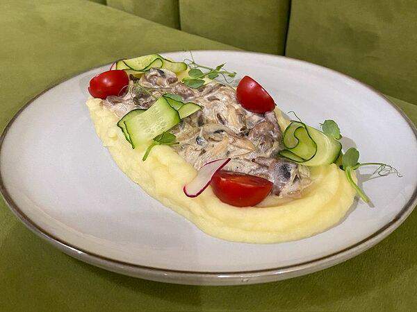 Roots - Бефстроганов из говядины