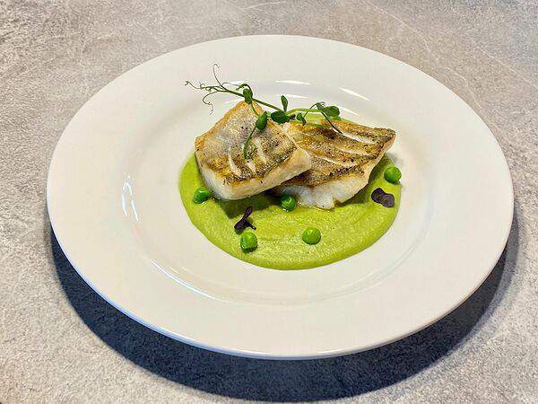 Gosti - Судак с пюре из зелёного горошка