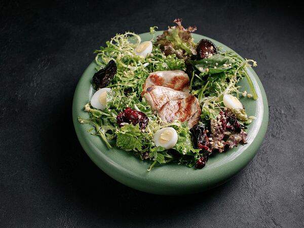 Цукини - Зелёный салат с теплым филе перепелки