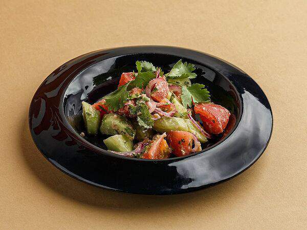 Баши Грузинское Бистро - Овощной салат по-грузински с ореховой пастой