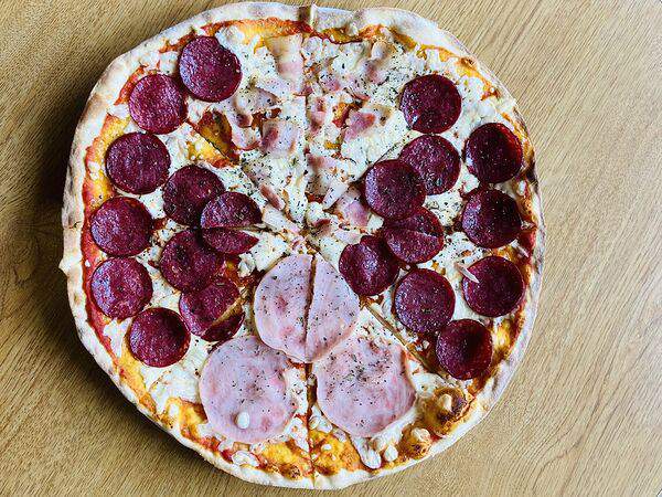 Изюм - Пицца мясная острая