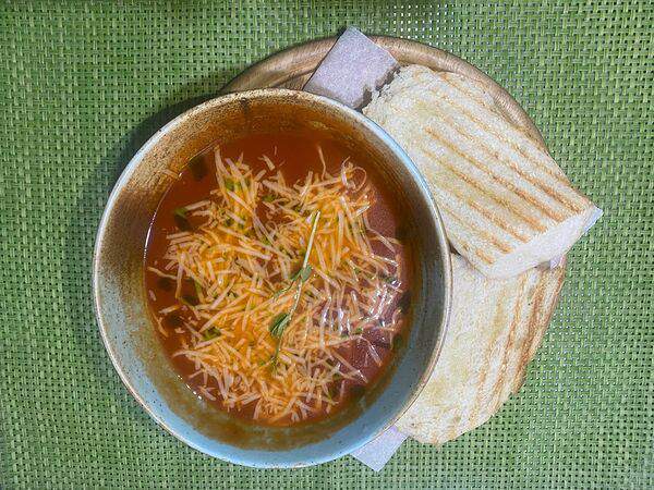 Кафе-кондитерская Прага - Суп томатный с гренками