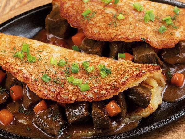 Васильки - Драники с гуляшом из говядины