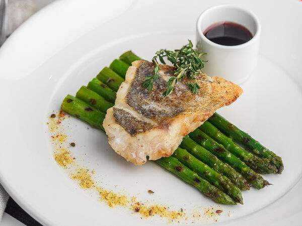 Конфитюр - Судак жареный со спаржей