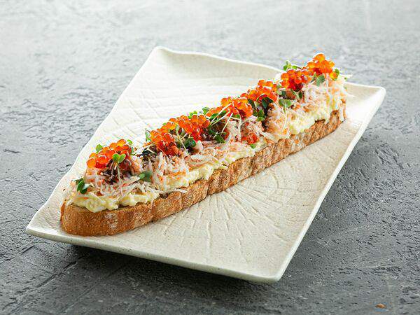 Jager Meet to Eat - Брускетта с крабом и красной икрой