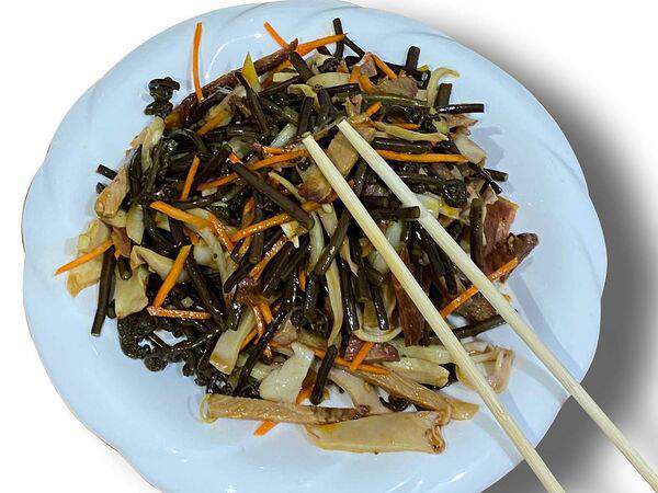 Лунзян - 032/2 Салат из говядины, кальмара и папоротника