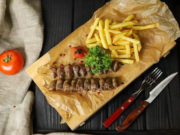 Мангал хауз - Шашлык из куриных сердечек с картофелем фри