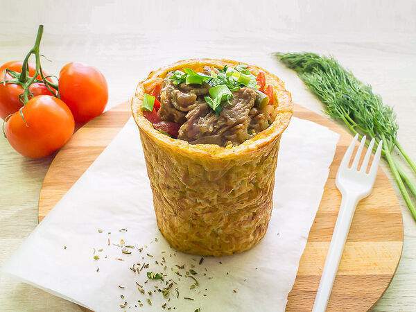 Каплэнд - Мясо с овощами в картофельном стаканчике