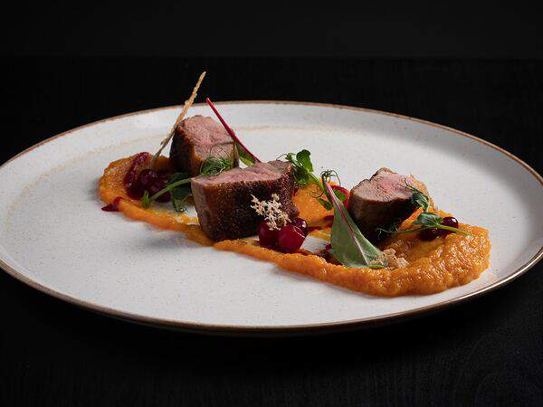 Amaris - Утиная грудка с тыквенным пюре