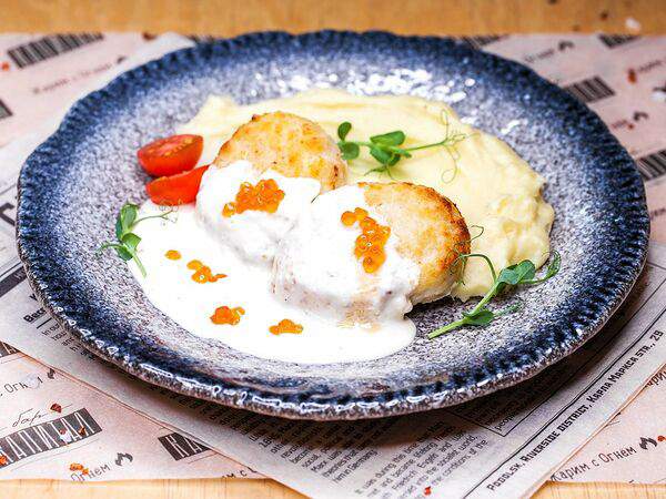 Капитал Grill & Beer - Щучьи котлеты под сливочным икорным соусом