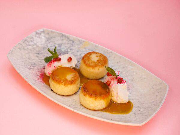 Sisters Coffee & Wine - Сырники с манговой сгущёнкой