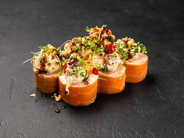 Моrе - Ролл с лососем, угрем и креветкой