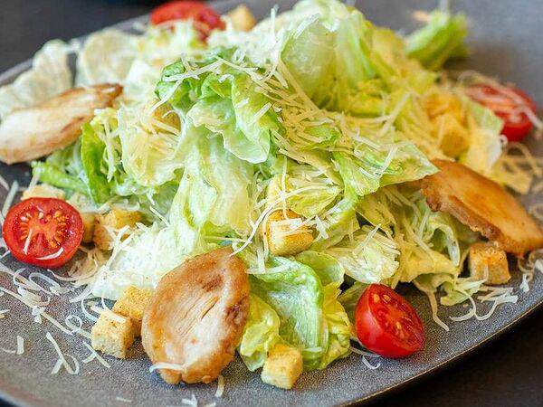 Акварель - Салат Цезарь с куриной грудкой