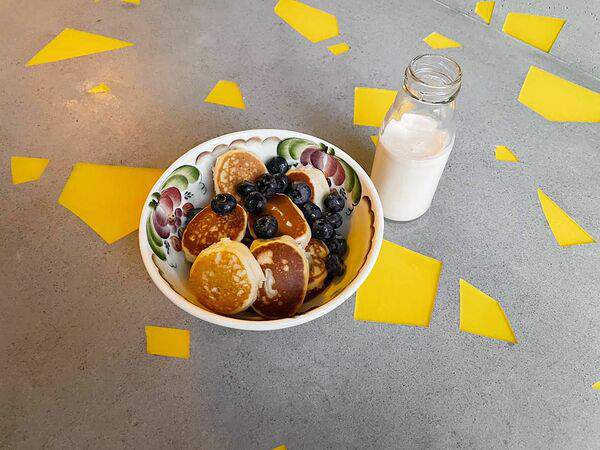 Вершы - Мини-оладушки с сезонными фруктами и ряженкой