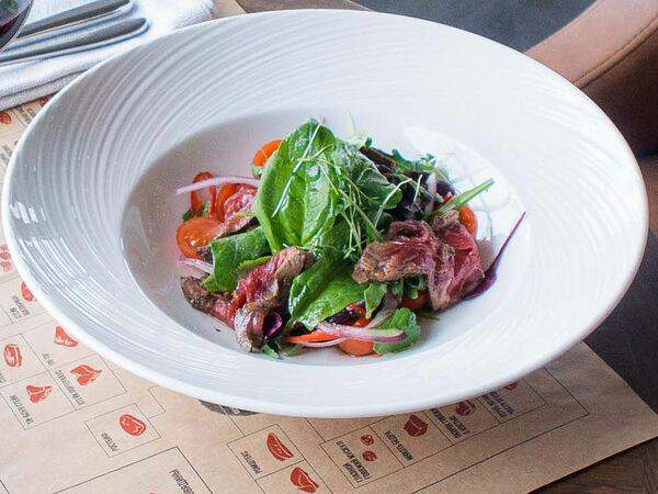 Матадор гриль - Салат Ростбиф с томатами черри